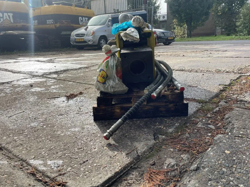 Soosan SB43 Hydraulic Breaker - Implemento para Maquinaria de construcción: foto 4 Soosan SB43 Hydraulic Breaker - Implemento para Maquinaria de construcción: foto 4