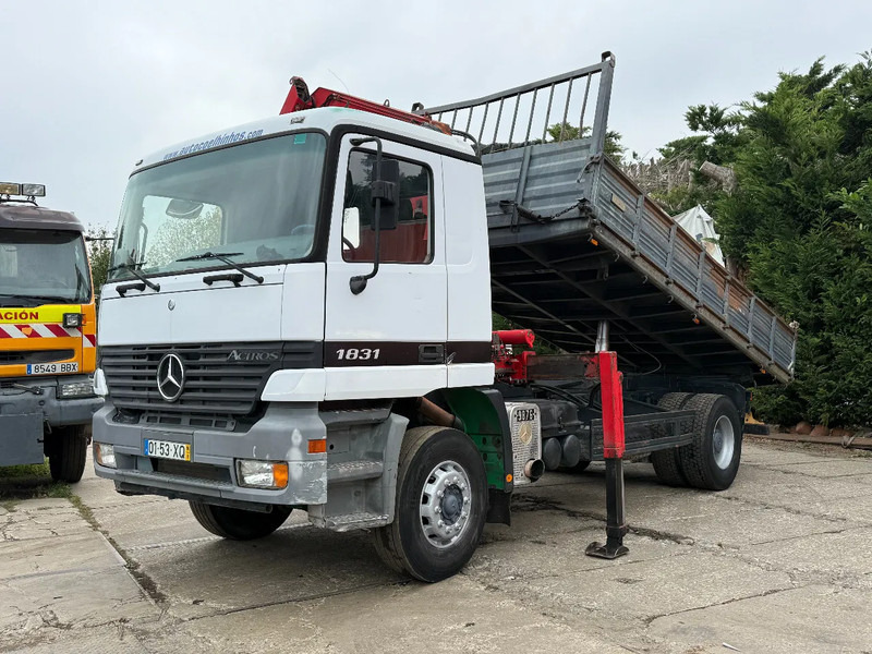 Mercedes-Benz Actros 1831 V6 4X2 Tipper + crane EPS Manual Gearbox 3 peddal - Camión volquete, Camión grúa: foto 2 Mercedes-Benz Actros 1831 V6 4X2 Tipper + crane EPS Manual Gearbox 3 peddal - Camión volquete, Camión grúa: foto 2