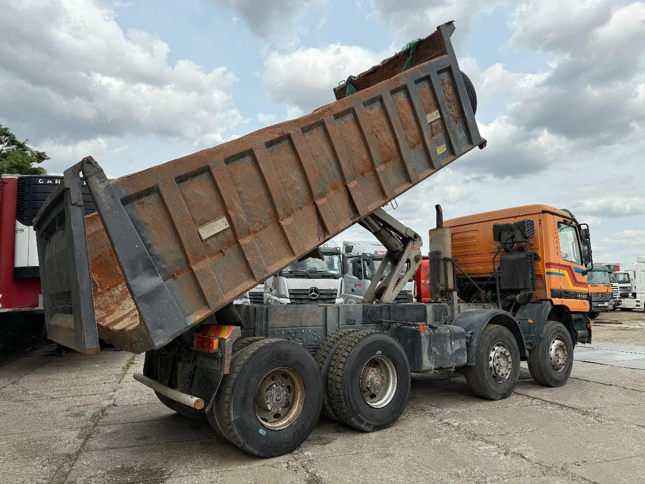 Mercedes-Benz Actros 4140 V6 8X4 Tipper Spring/Spring Manual G - Camión volquete: foto 4 Mercedes-Benz Actros 4140 V6 8X4 Tipper Spring/Spring Manual G - Camión volquete: foto 4