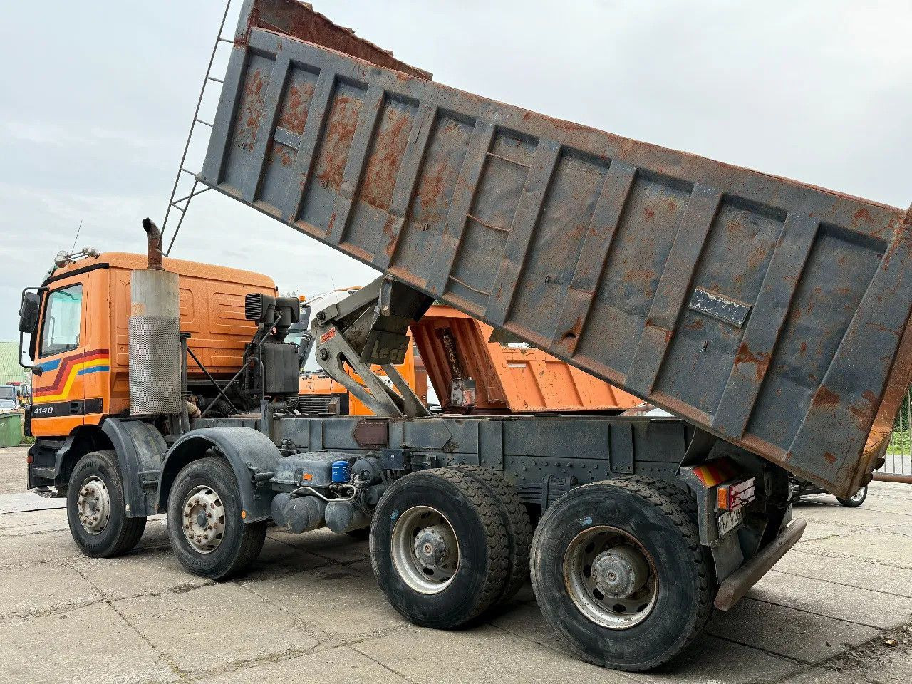 Mercedes-Benz Actros 4140 V6 8X4 Tipper Spring/Spring Manual G - Camión volquete: foto 3 Mercedes-Benz Actros 4140 V6 8X4 Tipper Spring/Spring Manual G - Camión volquete: foto 3