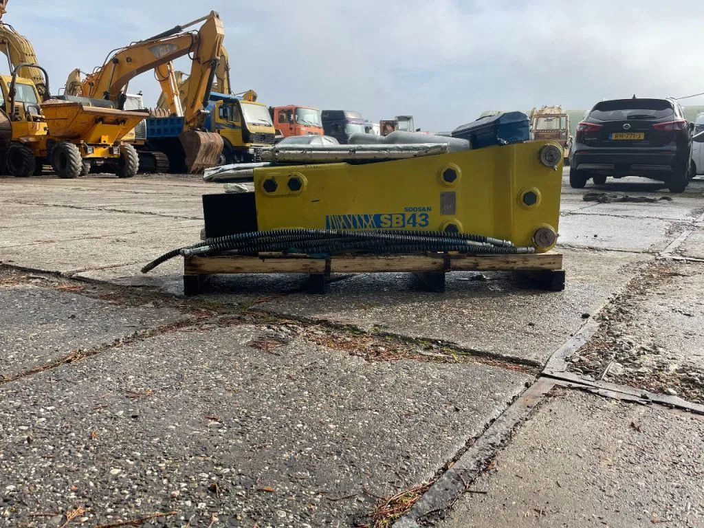 Soosan SB43 Hydraulic Breaker Soosan SB43 Hydraulic Breaker - Martillo hidráulico para Maquinaria de construcción: foto 3 Soosan SB43 Hydraulic Breaker Soosan SB43 Hydraulic Breaker - Martillo hidráulico para Maquinaria de construcción: foto 3