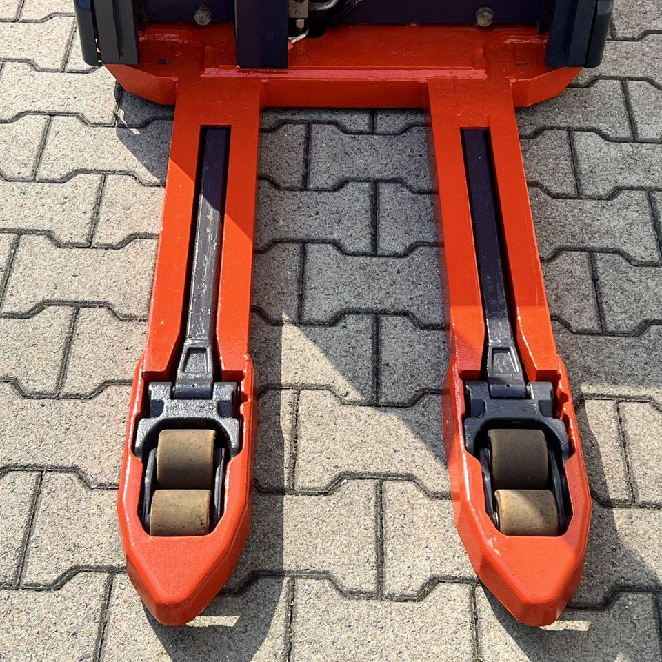 Linde L16i (372) - Apilador: foto 5 Linde L16i (372) - Apilador: foto 5