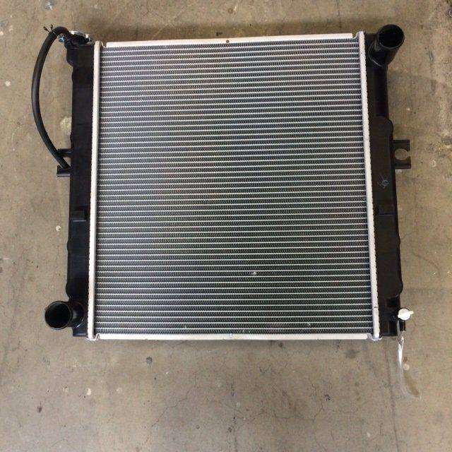 Radiator for Caterpillar - Radiador para Equipo de manutención: foto 2 Radiator for Caterpillar - Radiador para Equipo de manutención: foto 2