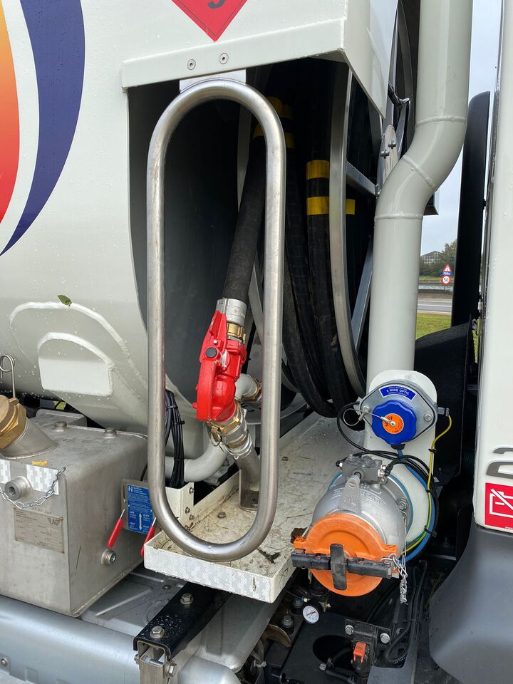 VOLVO FL - Camión cisterna: foto 2 VOLVO FL - Camión cisterna: foto 2