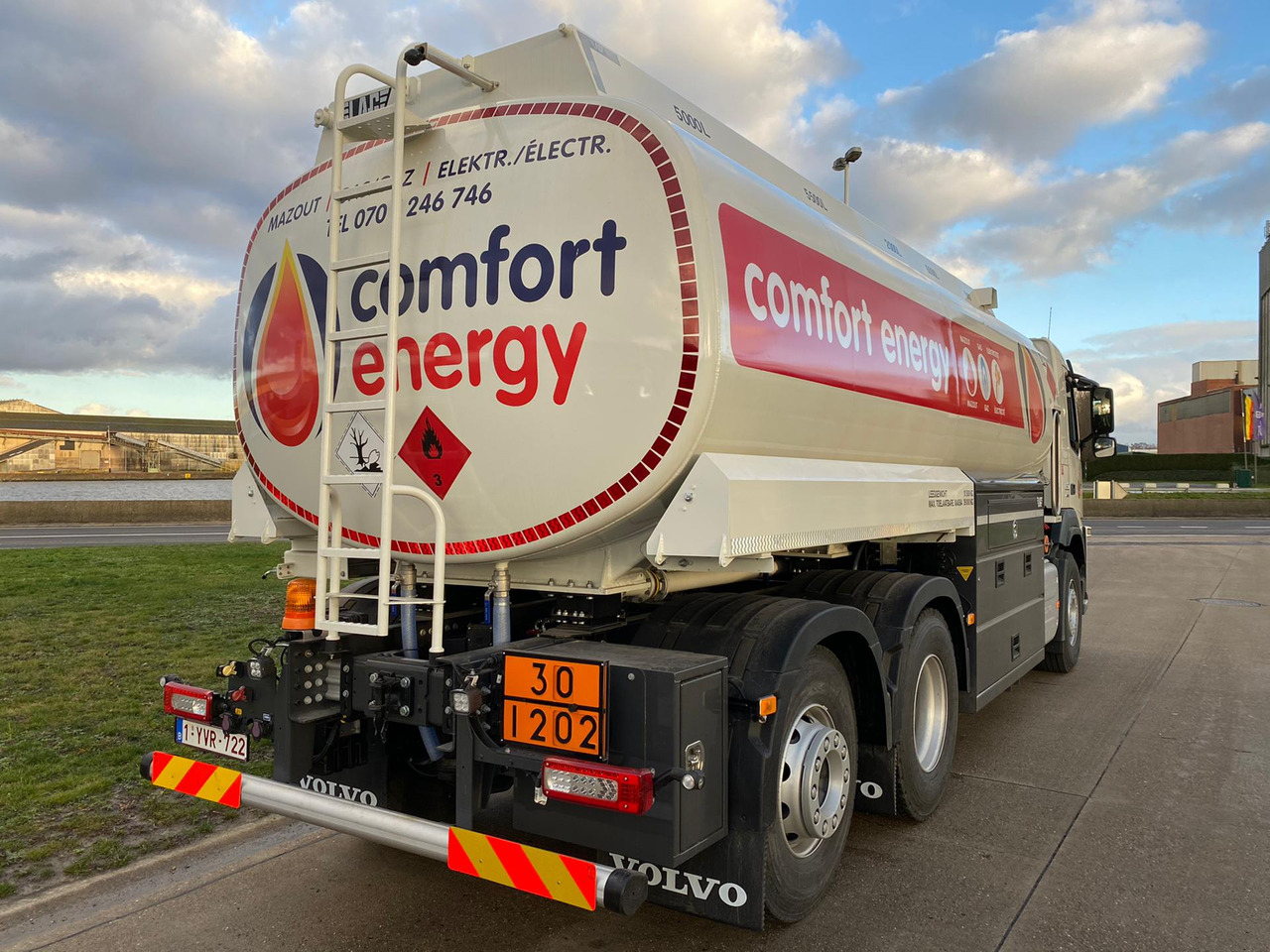 Camión cisterna VOLVO FM: foto 7