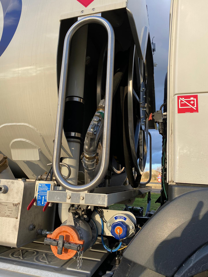 Camión cisterna VOLVO FM: foto 12