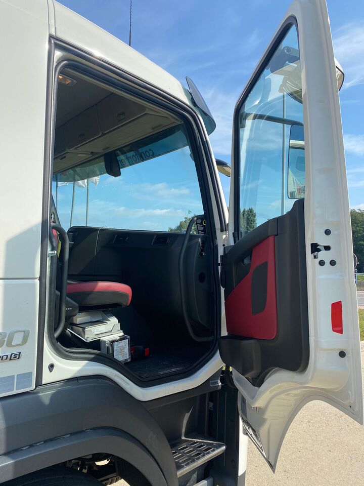 VOLVO FM430HP - Camión cisterna: foto 5 VOLVO FM430HP - Camión cisterna: foto 5