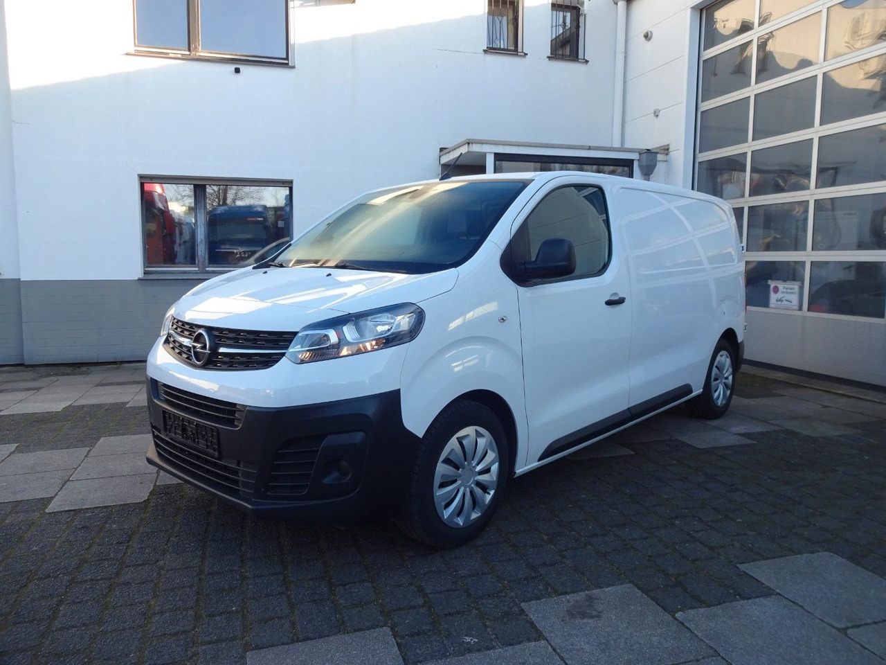 Opel 50 x Vivaro Kasten L1H1, Klima, PDC, Tempomat - Furgoneta pequeña: foto 1 Opel 50 x Vivaro Kasten L1H1, Klima, PDC, Tempomat - Furgoneta pequeña: foto 1