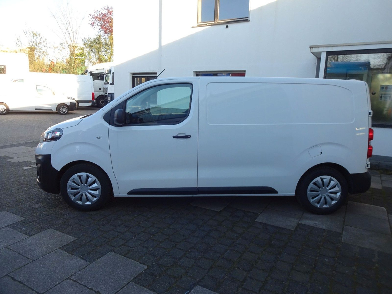Opel 50 x Vivaro Kasten, L1H1, Klima, PDC, Tempomat - Furgoneta pequeña: foto 4 Opel 50 x Vivaro Kasten, L1H1, Klima, PDC, Tempomat - Furgoneta pequeña: foto 4