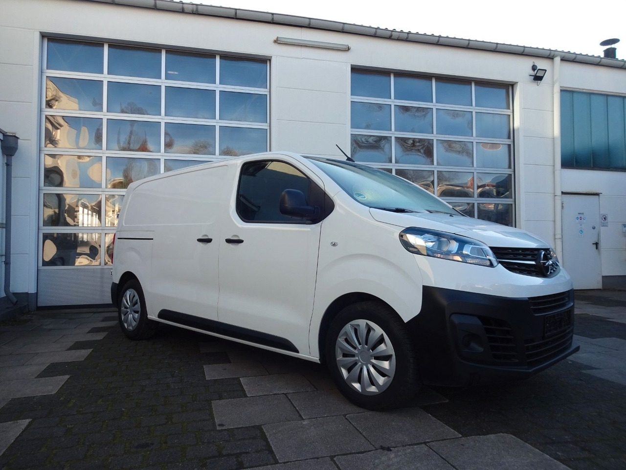 Opel 50 x Vivaro Kasten L1H1, Klima, PDC, Tempomat - Furgoneta pequeña: foto 5 Opel 50 x Vivaro Kasten L1H1, Klima, PDC, Tempomat - Furgoneta pequeña: foto 5