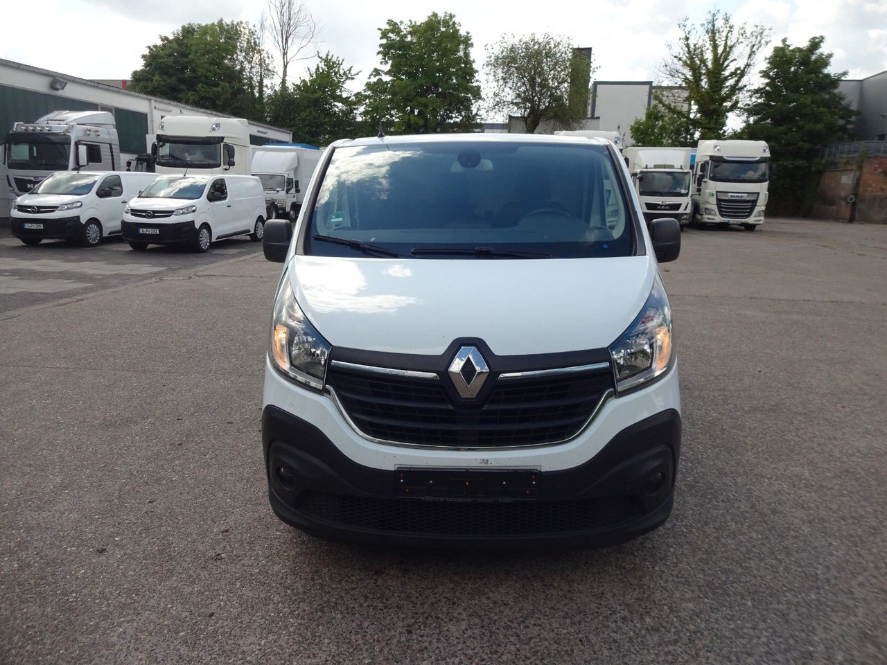Renault Trafic Kasten L1H1 3,0t,Kamera,PDC,Klima,Tempoma - Furgoneta pequeña: foto 2 Renault Trafic Kasten L1H1 3,0t,Kamera,PDC,Klima,Tempoma - Furgoneta pequeña: foto 2