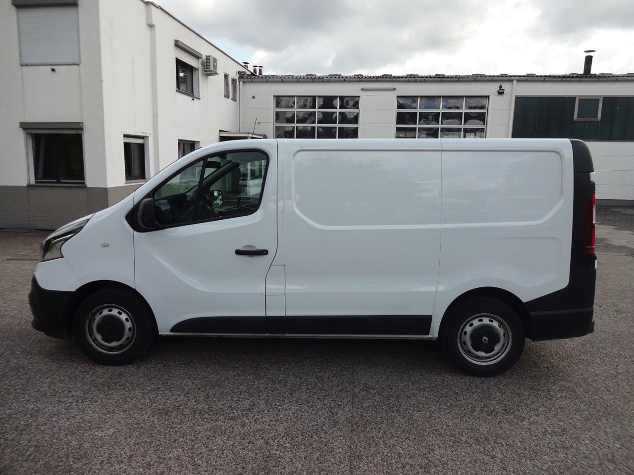 Renault Trafic Kasten L1H1 3,0t,Kamera,PDC,Klima,Tempoma - Furgoneta pequeña: foto 4 Renault Trafic Kasten L1H1 3,0t,Kamera,PDC,Klima,Tempoma - Furgoneta pequeña: foto 4