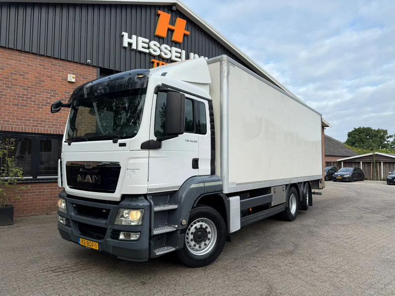 MAN TGS 26.320 EEV Koffer Stuuras AHK 3.000KG LBW 370.859 KM! NL Truck - Camión caja cerrada: foto 1 MAN TGS 26.320 EEV Koffer Stuuras AHK 3.000KG LBW 370.859 KM! NL Truck - Camión caja cerrada: foto 1
