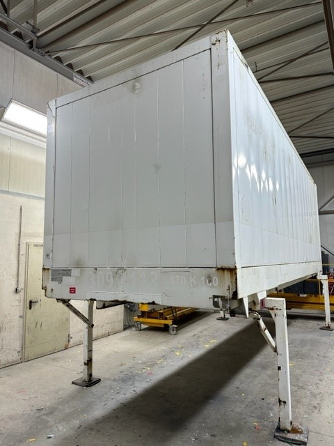 Krone BDF-System 7.450 mm, Heck Rolltor - Caja cerrada: foto 2 Krone BDF-System 7.450 mm, Heck Rolltor - Caja cerrada: foto 2