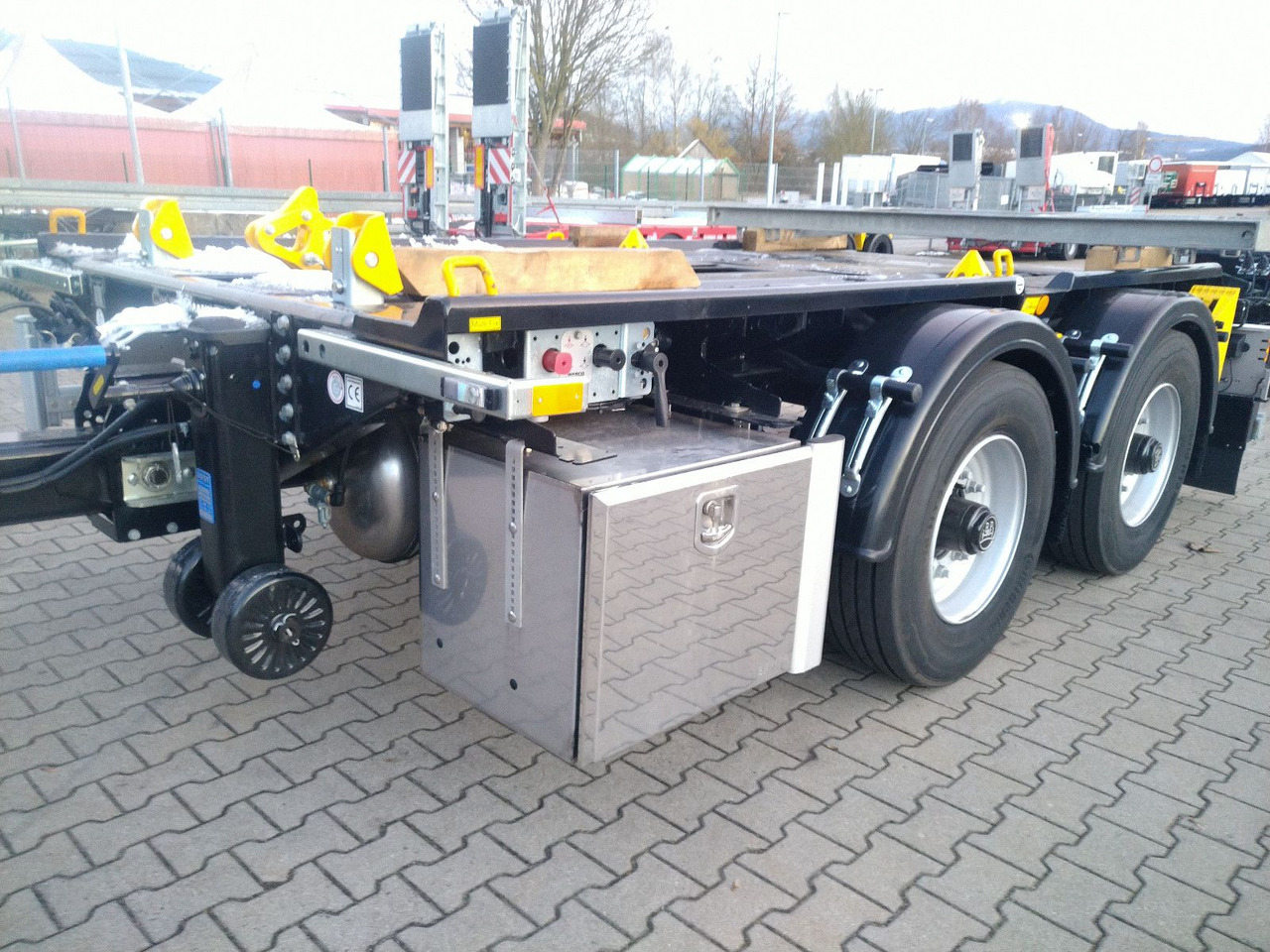 Hüffermann 2-ACHS-MINI-CARRIER MULTIFIX verzinkt NEU BPW Hüffermann 2-ACHS-MINI-CARRIER MULTIFIX verzinkt NEU BPW - Remolque multilift/ Portacontenedores de cadenas: foto 3 Hüffermann 2-ACHS-MINI-CARRIER MULTIFIX verzinkt NEU BPW Hüffermann 2-ACHS-MINI-CARRIER MULTIFIX verzinkt NEU BPW - Remolque multilift/ Portacontenedores de cadenas: foto 3