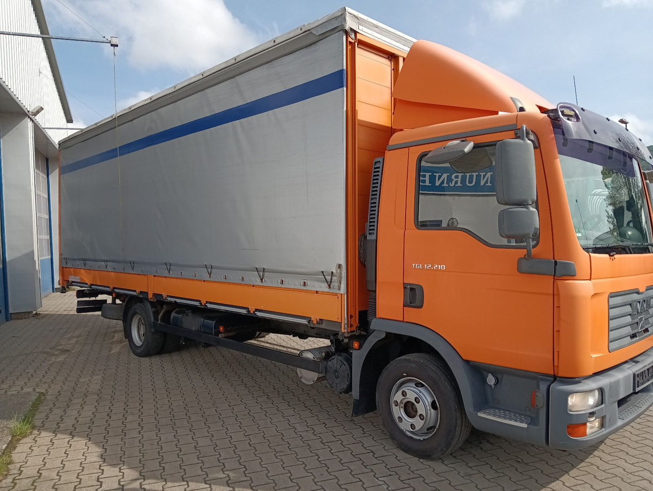 MAN TGL 12.210 4x2 KLIMA,AHK, 7,3m SCHWARZMÜLLER TÜV - Camión lona: foto 5 MAN TGL 12.210 4x2 KLIMA,AHK, 7,3m SCHWARZMÜLLER TÜV - Camión lona: foto 5