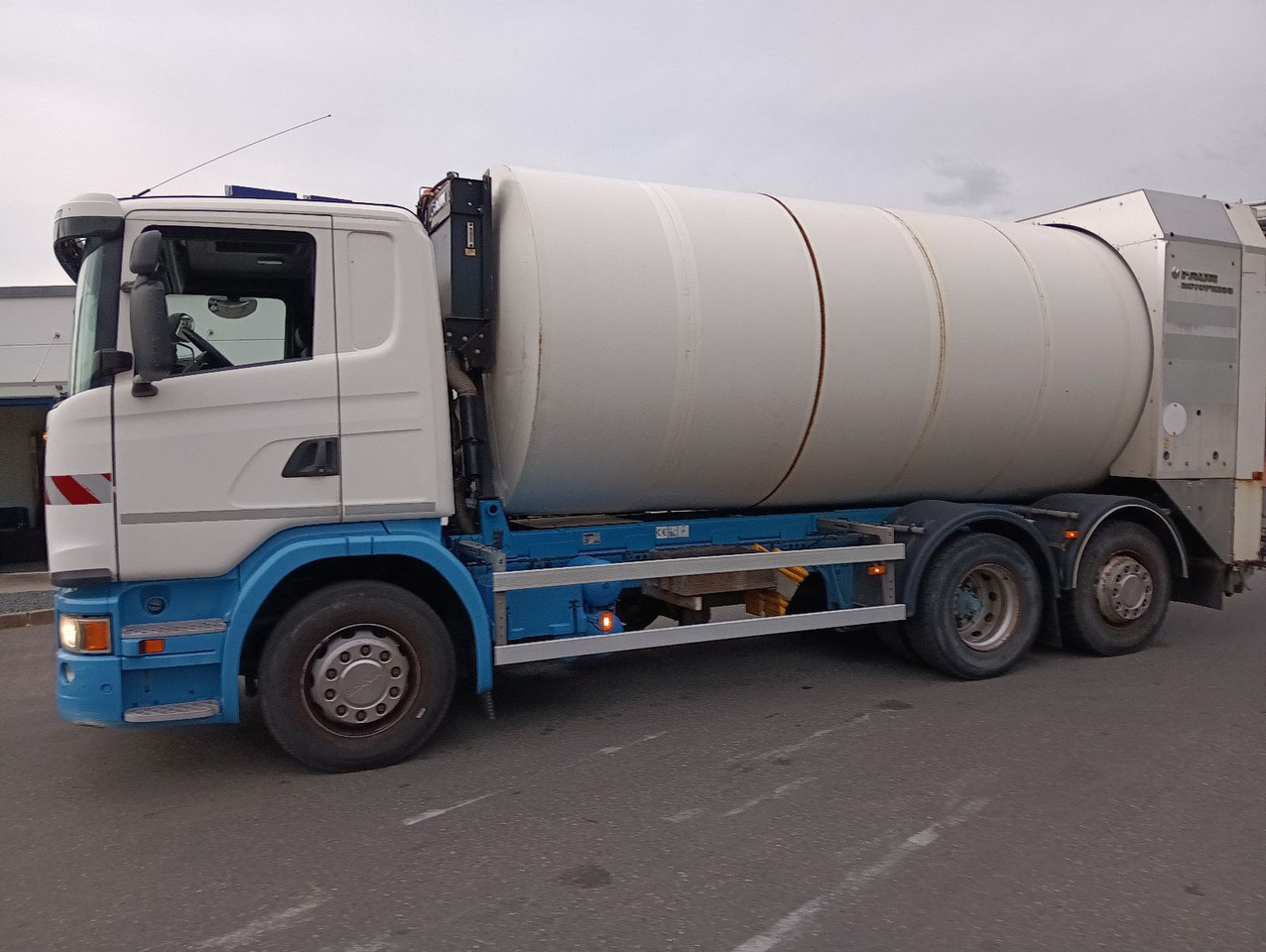 Scania G360 6x2 RETARDER FAUN ROTOPRESS 521L Zöller 230 - Camión de basura: foto 4 Scania G360 6x2 RETARDER FAUN ROTOPRESS 521L Zöller 230 - Camión de basura: foto 4