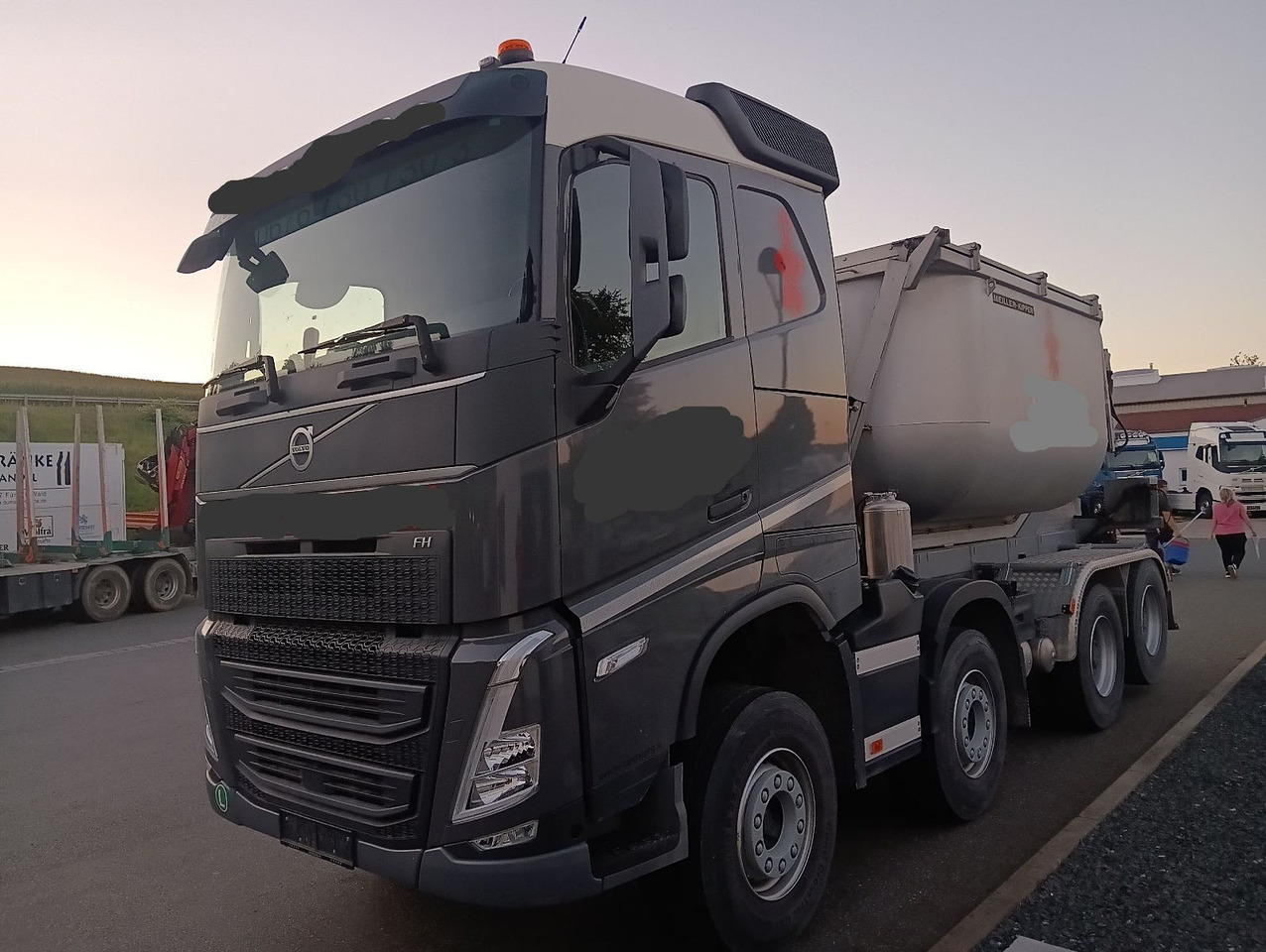 Volvo FH500 8x4R RETARDER LIFT MEILLER-Asphalt FunkAHK - Camión volquete: foto 1 Volvo FH500 8x4R RETARDER LIFT MEILLER-Asphalt FunkAHK - Camión volquete: foto 1