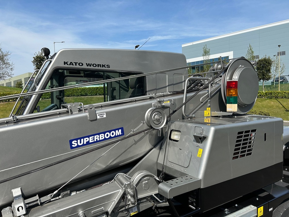Autogrúa KATO 13 Ton City Crane - Only 17,000Kms from New: foto 14