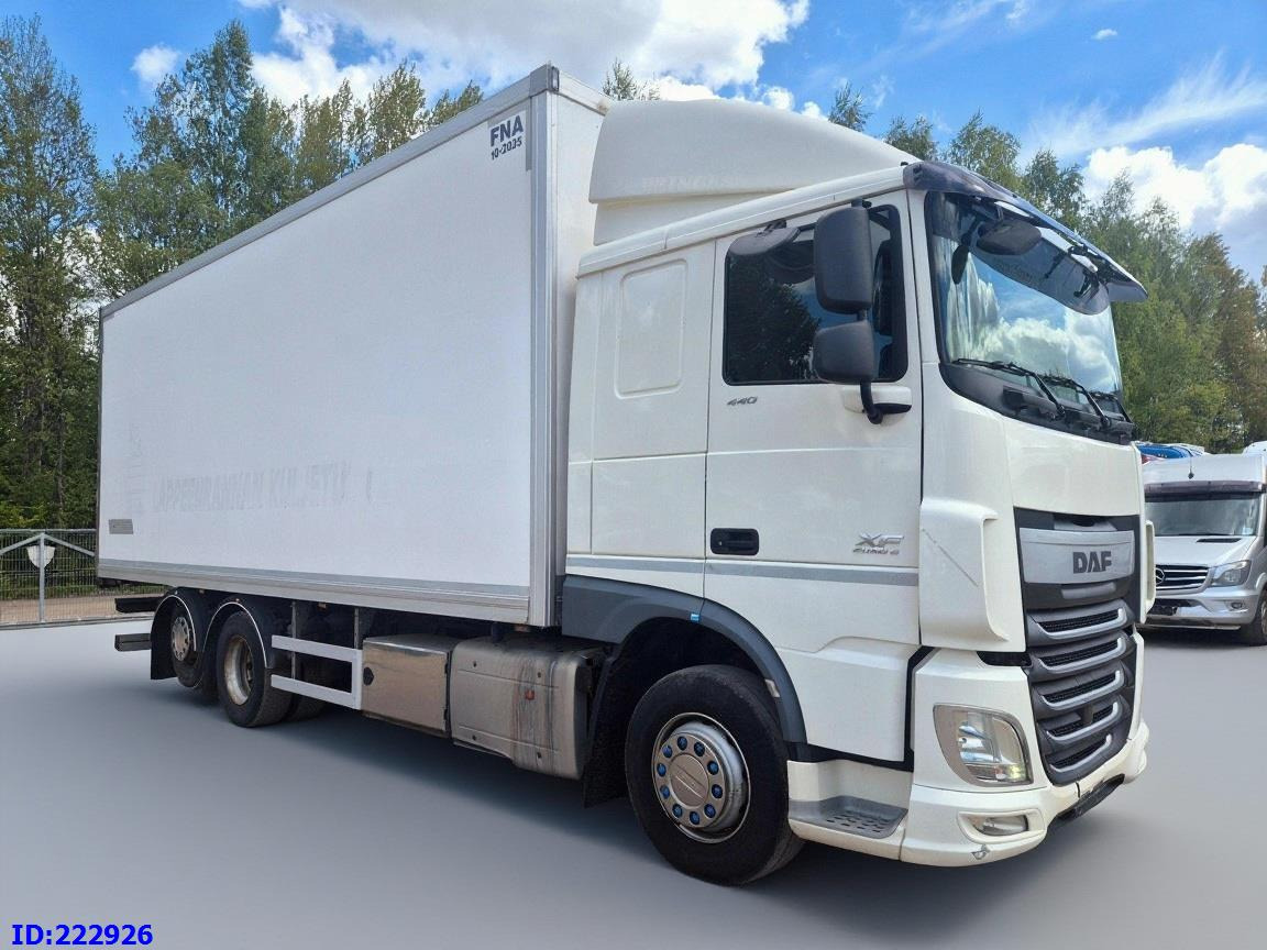 DAF XF 106 440 FAR 6x2 Euro6 - Camión isotérmico: foto 4 DAF XF 106 440 FAR 6x2 Euro6 - Camión isotérmico: foto 4