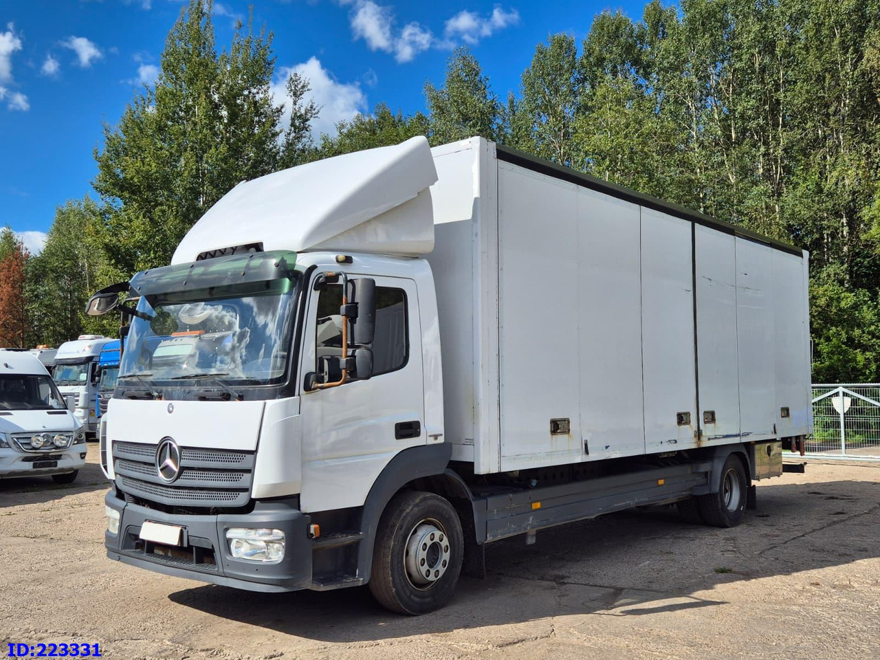 MERCEDES-BENZ Atego 1221 Euro6 (Open side box) - Camión isotérmico: foto 1 MERCEDES-BENZ Atego 1221 Euro6 (Open side box) - Camión isotérmico: foto 1