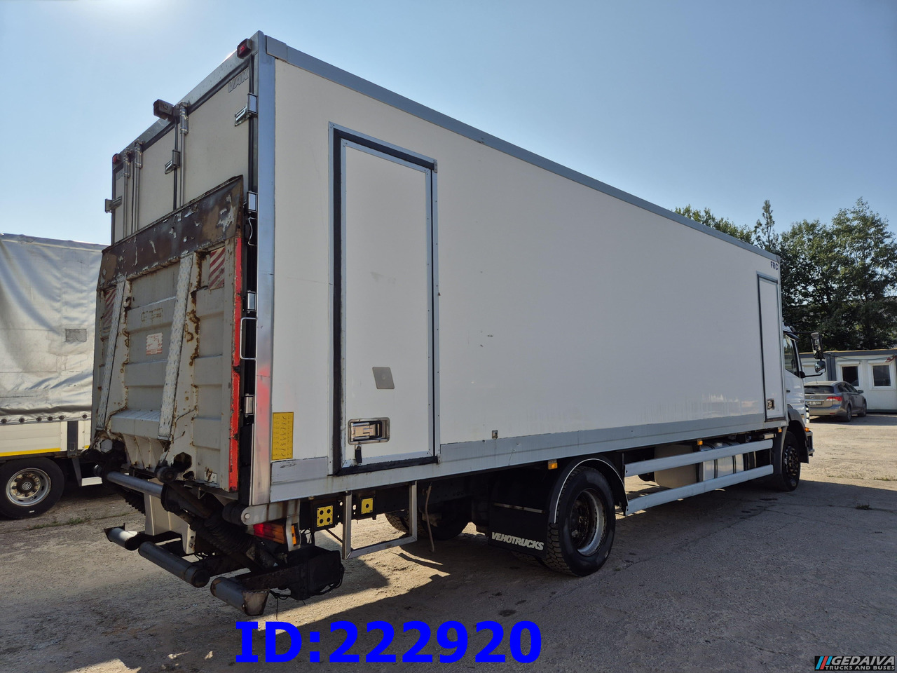 MERCEDES-BENZ Axor 1829 Manual + Tail lift - Camión frigorífico: foto 5 MERCEDES-BENZ Axor 1829 Manual + Tail lift - Camión frigorífico: foto 5