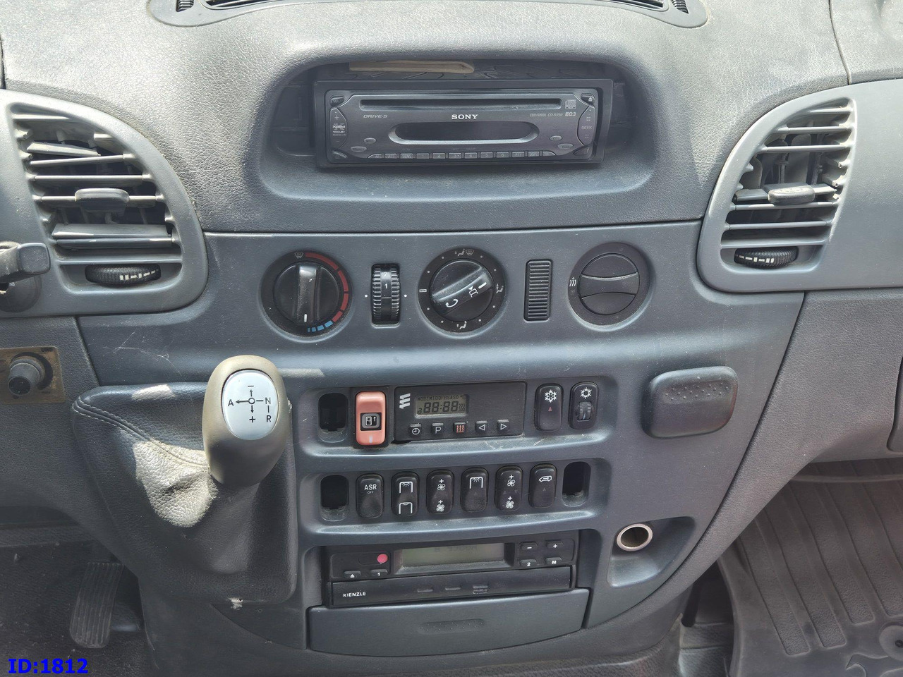 Minibús, Furgoneta de pasajeros MERCEDES-BENZ Sprinter 413 - 17 Place: foto 12