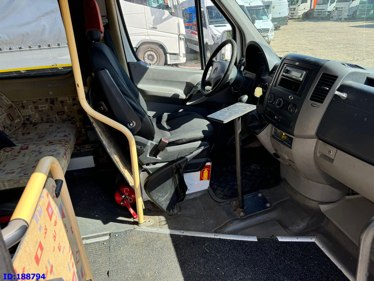 Minibús, Furgoneta de pasajeros MERCEDES-BENZ Sprinter 518 -  Kasten VIP - 20 Seater: foto 10