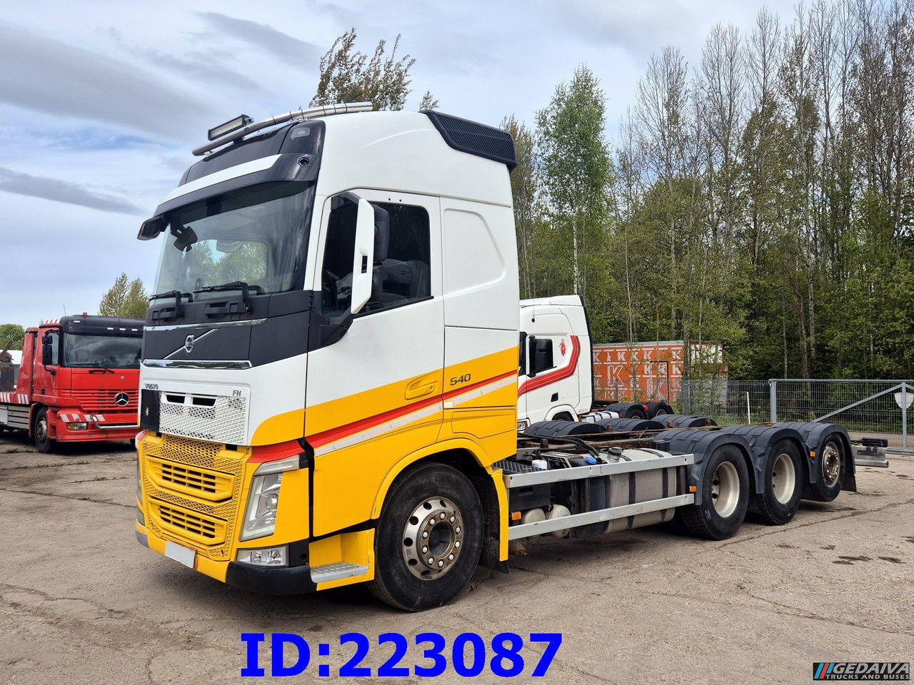 VOLVO FH13 540HP 8x4 Lifting axle - Camión chasis: foto 1 VOLVO FH13 540HP 8x4 Lifting axle - Camión chasis: foto 1