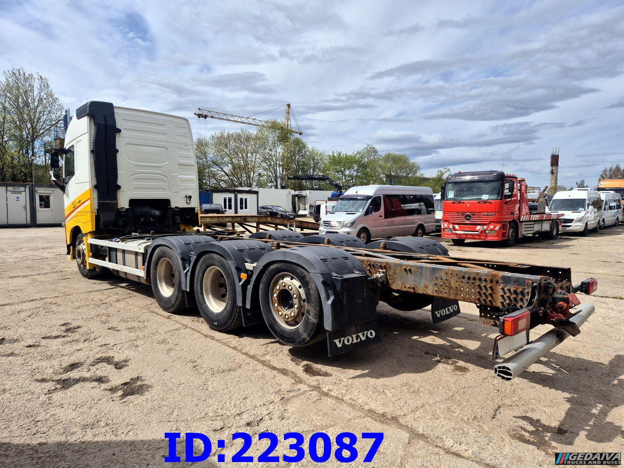 VOLVO FH13 540HP 8x4 Lifting axle - Camión chasis: foto 2 VOLVO FH13 540HP 8x4 Lifting axle - Camión chasis: foto 2