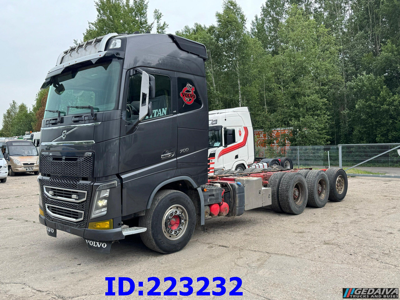 VOLVO FH16 700HP 8X4 Big Axles - Camión chasis: foto 1 VOLVO FH16 700HP 8X4 Big Axles - Camión chasis: foto 1