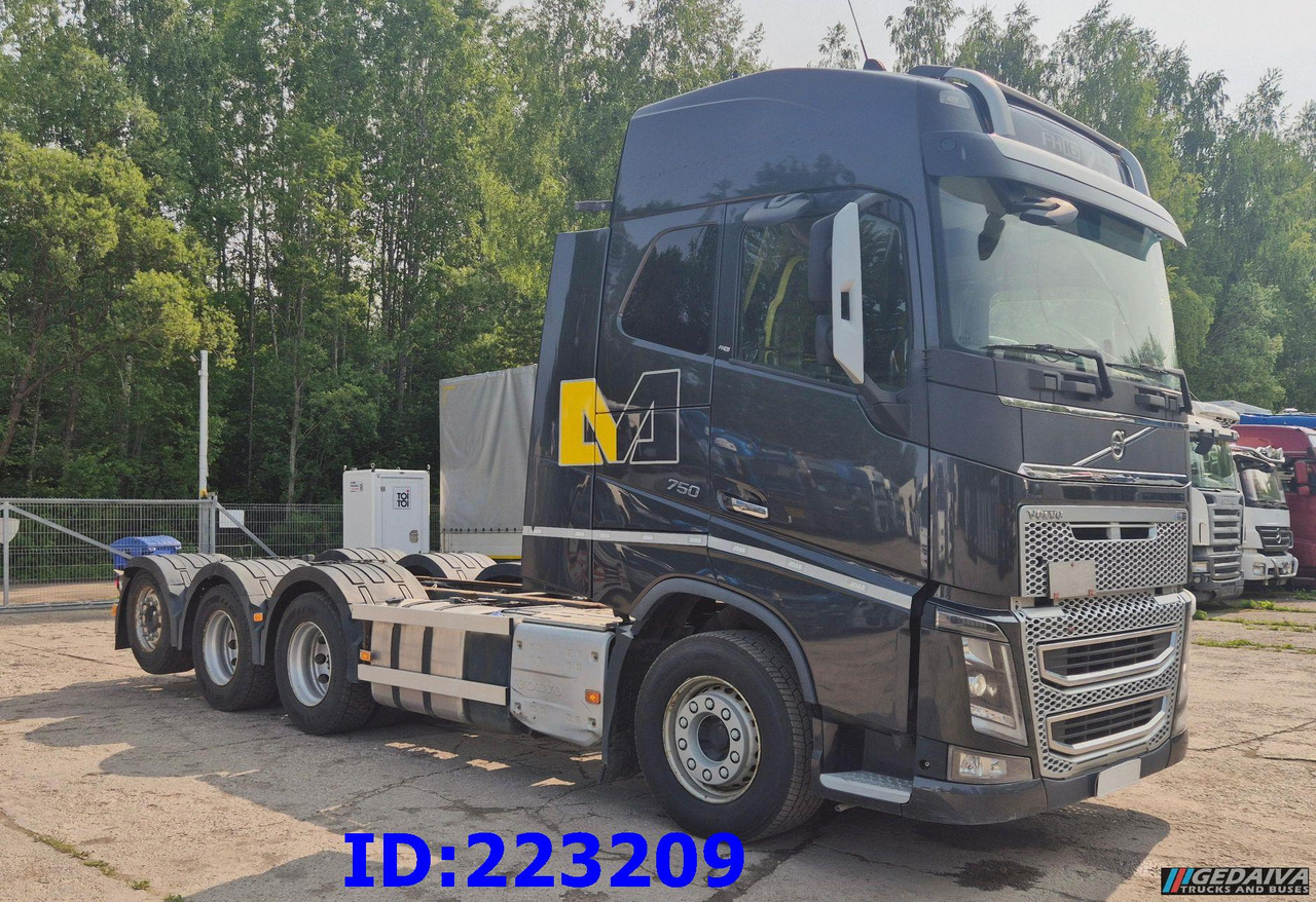 VOLVO FH16 750HP 8x4 Steering axle - Camión chasis: foto 1 VOLVO FH16 750HP 8x4 Steering axle - Camión chasis: foto 1