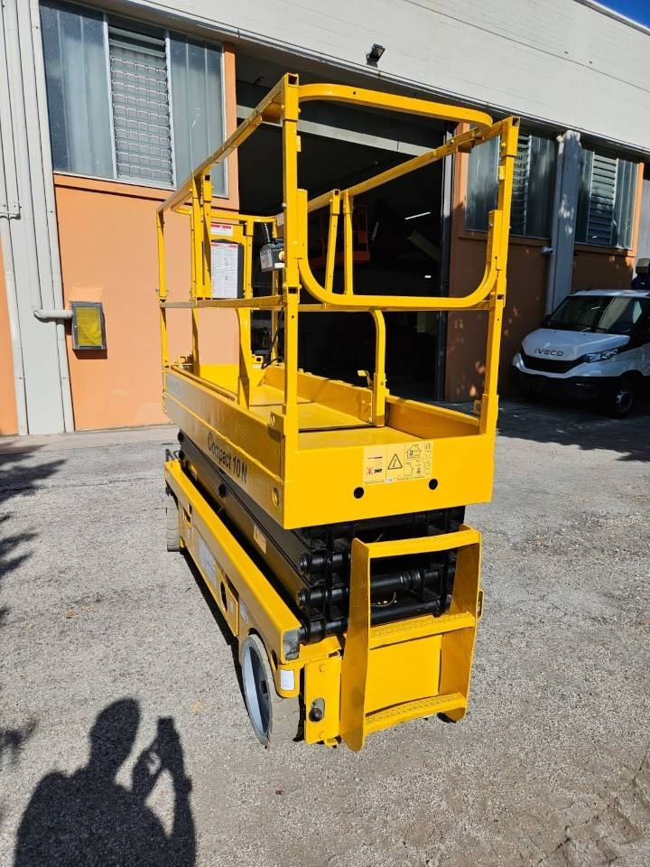 Plataforma de tijeras Haulotte Compact 10 N: foto 13 Plataforma de tijeras Haulotte Compact 10 N: foto 13