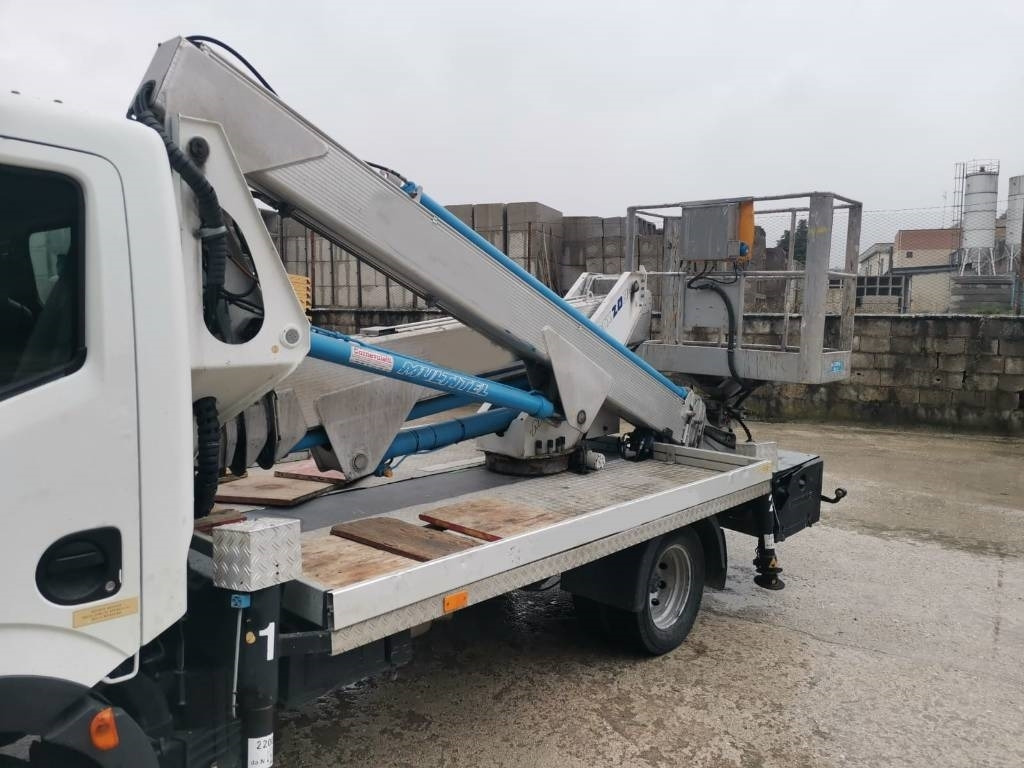 Camión con plataforma elevadora Multitel MX 200: foto 10