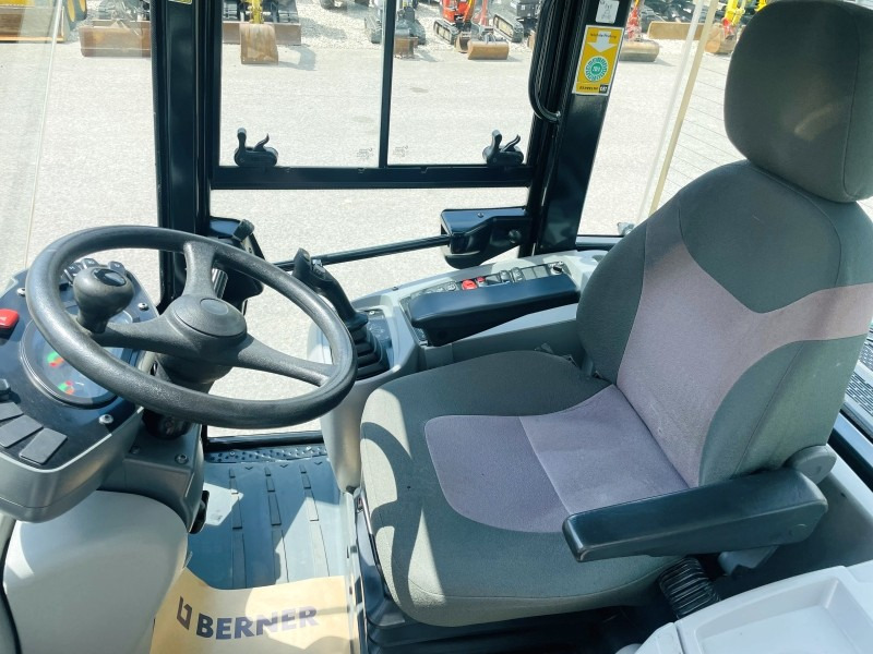 Caterpillar 908M (3637) - Cargadora de ruedas: foto 5 Caterpillar 908M (3637) - Cargadora de ruedas: foto 5