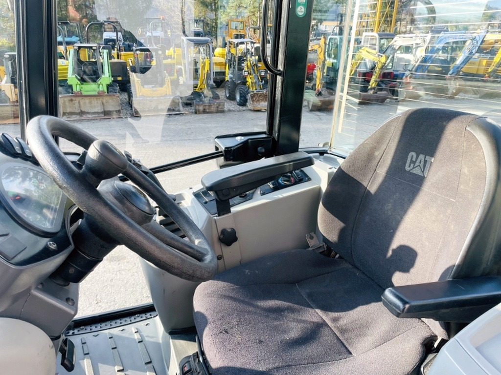 Caterpillar 908M (3893) - Cargadora de ruedas: foto 5 Caterpillar 908M (3893) - Cargadora de ruedas: foto 5