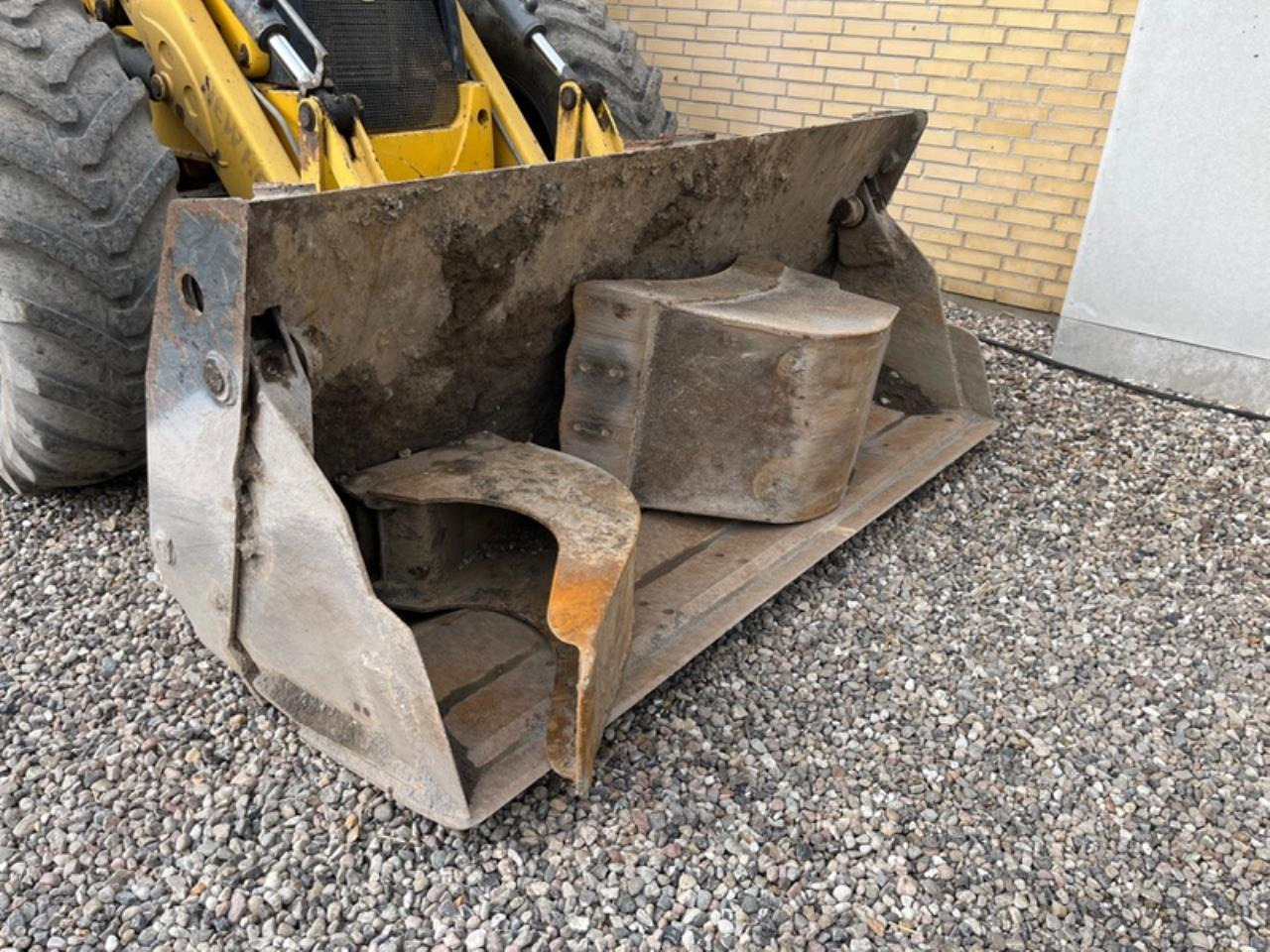 New Holland LB115 - Retroexcavadora: foto 4 New Holland LB115 - Retroexcavadora: foto 4