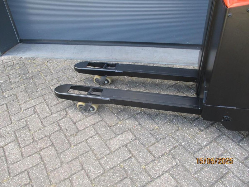 Apilador BT SWE 080L: foto 6 Apilador BT SWE 080L: foto 6