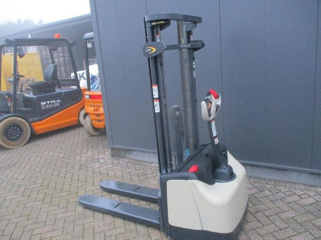 Crown WF 3000-1.0 TL - Apilador: foto 3 Crown WF 3000-1.0 TL - Apilador: foto 3