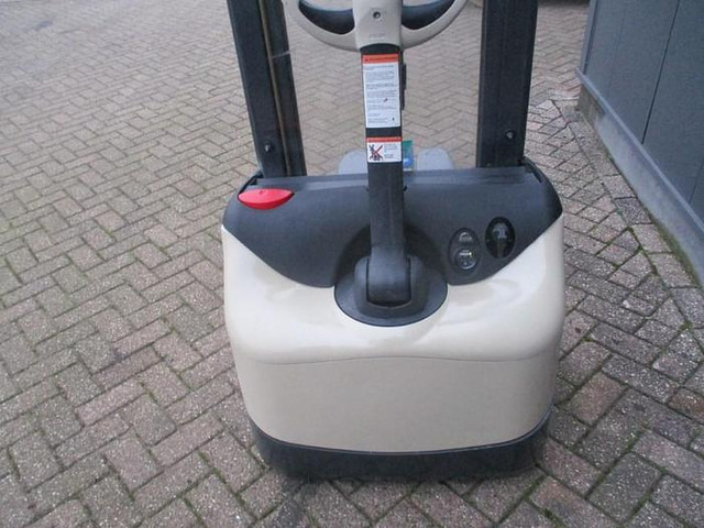 Crown WF 3000-1.0 TL - Apilador: foto 4 Crown WF 3000-1.0 TL - Apilador: foto 4