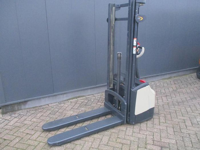 Crown WF 3000-1.0 TL - Apilador: foto 2 Crown WF 3000-1.0 TL - Apilador: foto 2