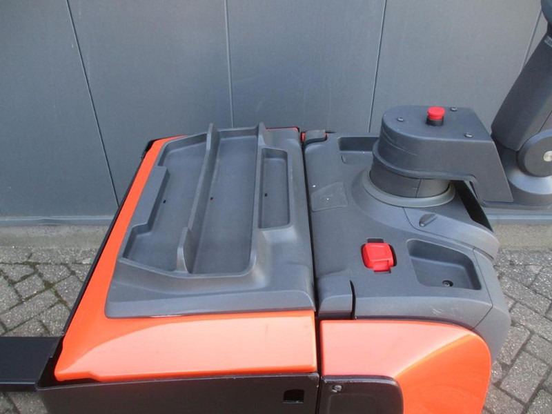 Toyota LPE 250 - Transpaleta: foto 5 Toyota LPE 250 - Transpaleta: foto 5