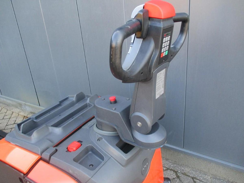 Toyota LPE 250 - Transpaleta: foto 4 Toyota LPE 250 - Transpaleta: foto 4