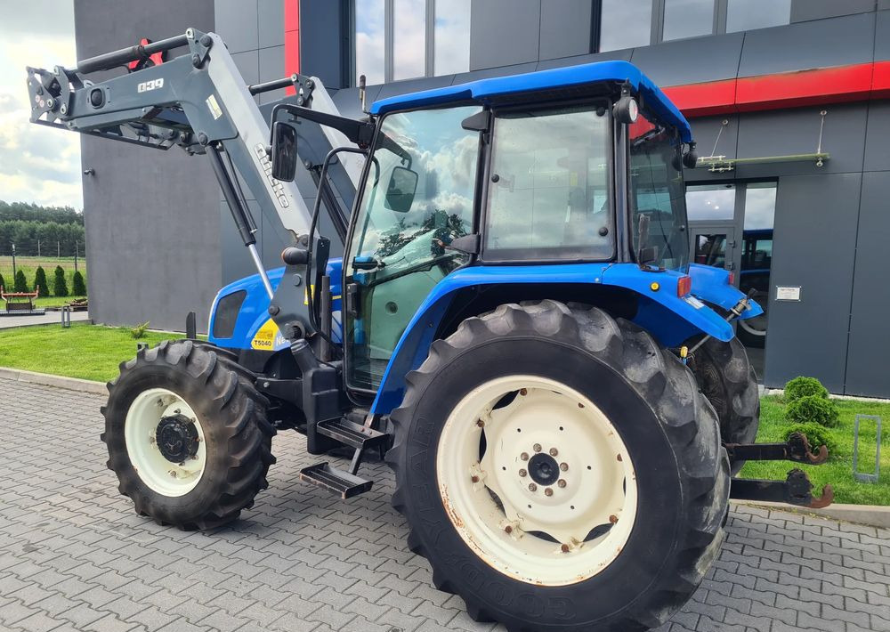 New Holland T5040 - Tractor: foto 3 New Holland T5040 - Tractor: foto 3