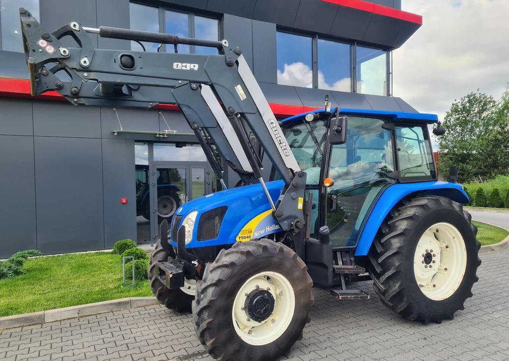 New Holland T5040 - Tractor: foto 1 New Holland T5040 - Tractor: foto 1