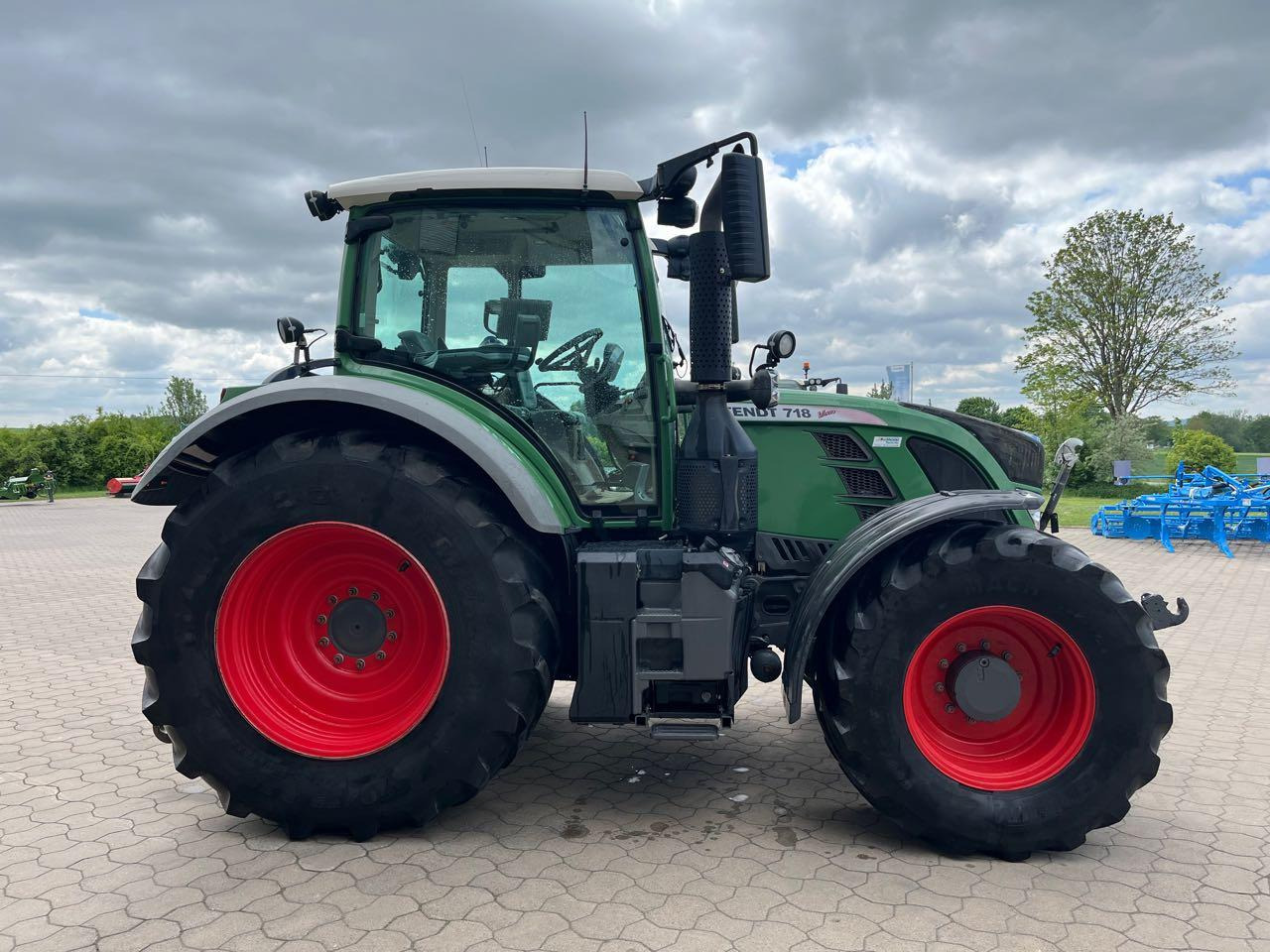 Fendt 718 Vario SCR - Tractor: foto 1 Fendt 718 Vario SCR - Tractor: foto 1