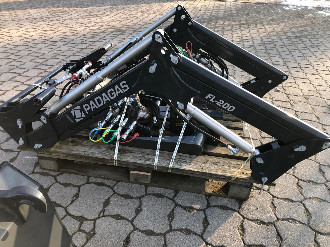 Solis PADAGAS FL200P Frontlader - Implemento: foto 4 Solis PADAGAS FL200P Frontlader - Implemento: foto 4