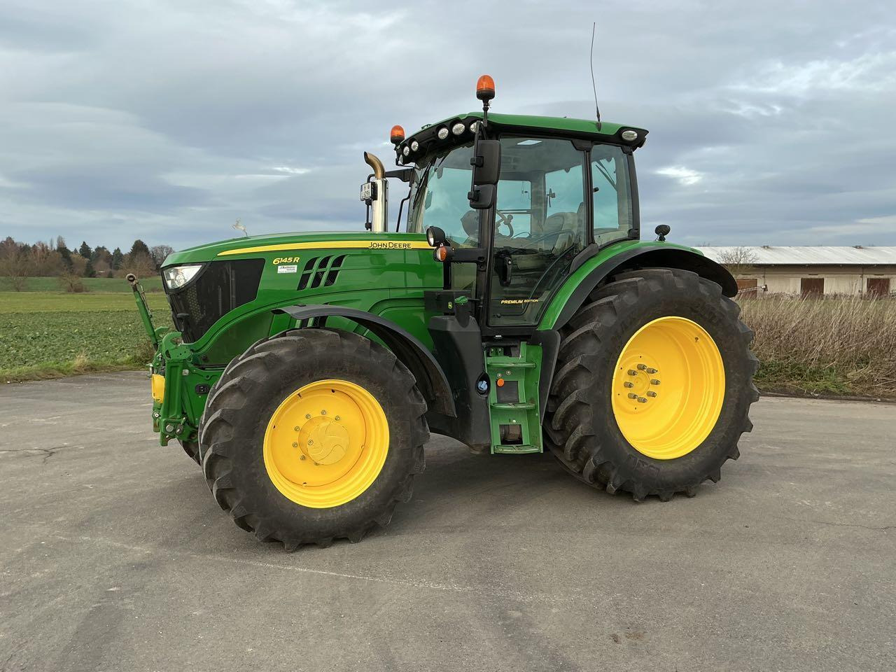 John Deere 6145 R Premium - Tractor: foto 1 John Deere 6145 R Premium - Tractor: foto 1