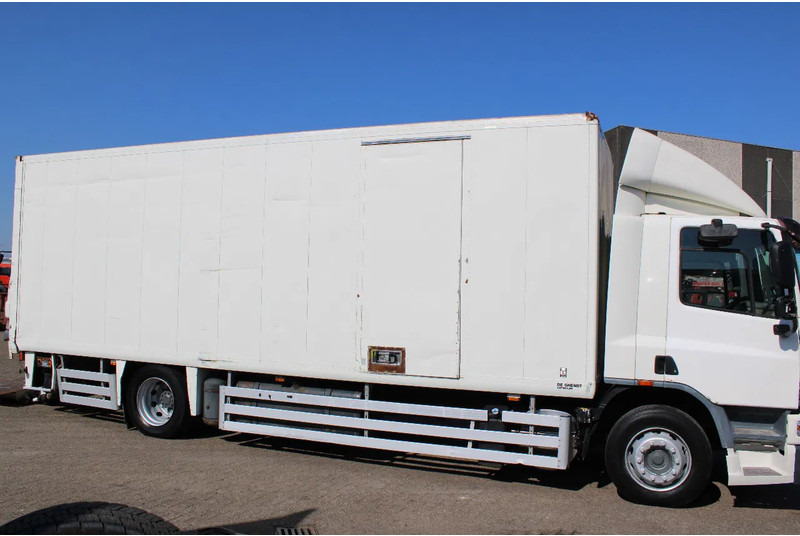 DAF CF 75.250 + LIFT - Camión caja cerrada: foto 3 DAF CF 75.250 + LIFT - Camión caja cerrada: foto 3