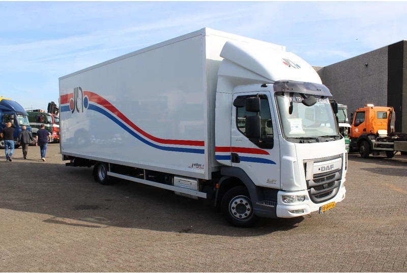 DAF LF 210 + EURO 6 + 12T + LIFT - Camión caja cerrada: foto 2 DAF LF 210 + EURO 6 + 12T + LIFT - Camión caja cerrada: foto 2